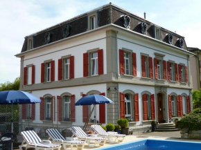 Гостиница Hôtel Garni Villa Carmen  Ла-Нёввиль